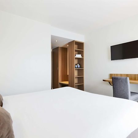 Kyriad Hotel Laval Лавал Екстериор снимка