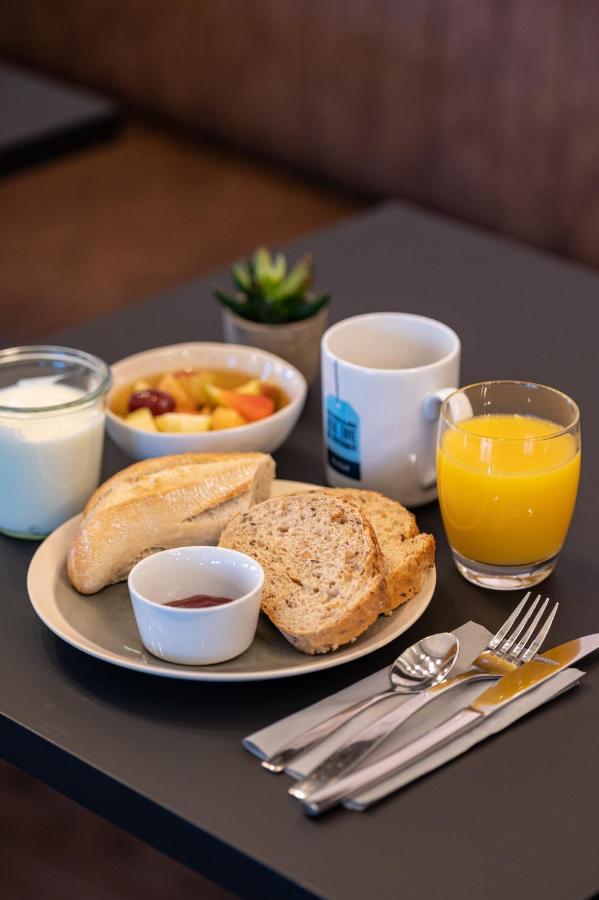 Kyriad Hotel Laval Лавал Екстериор снимка