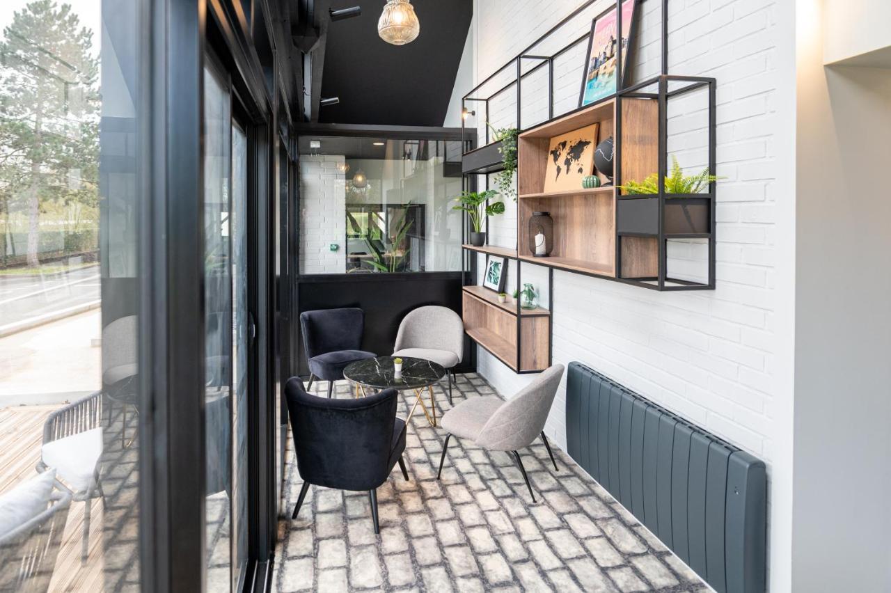 Kyriad Hotel Laval Лавал Екстериор снимка