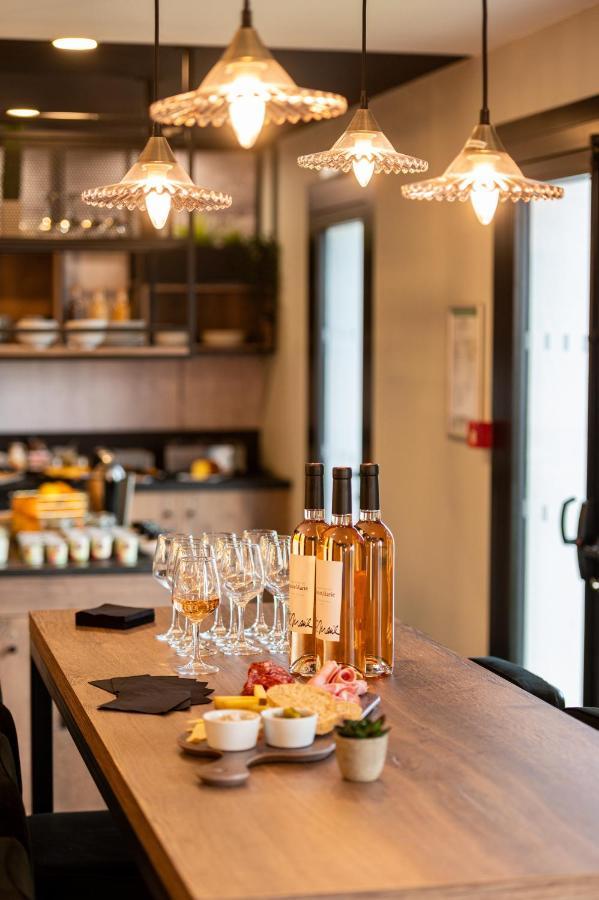 Kyriad Hotel Laval Лавал Екстериор снимка