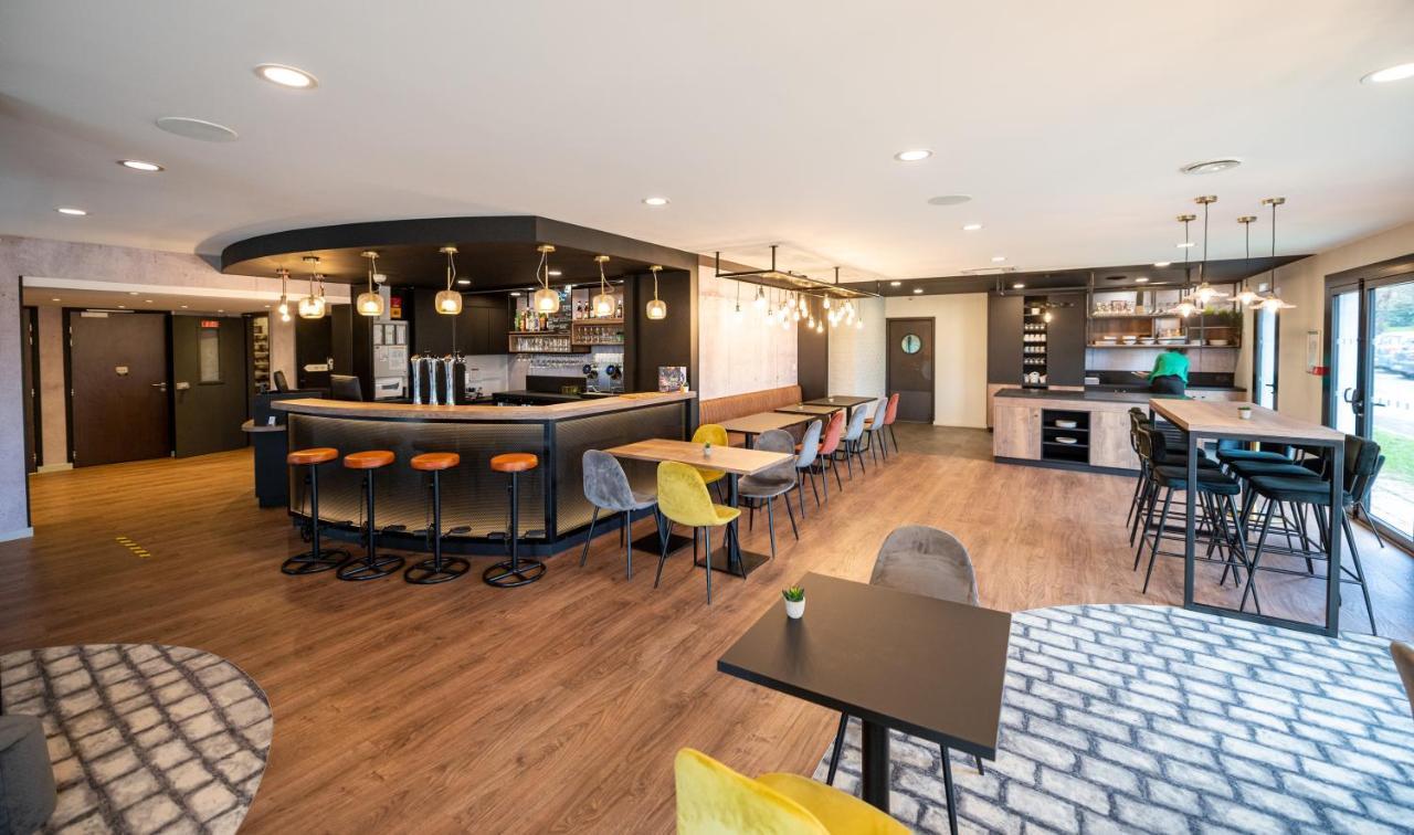 Kyriad Hotel Laval Лавал Екстериор снимка