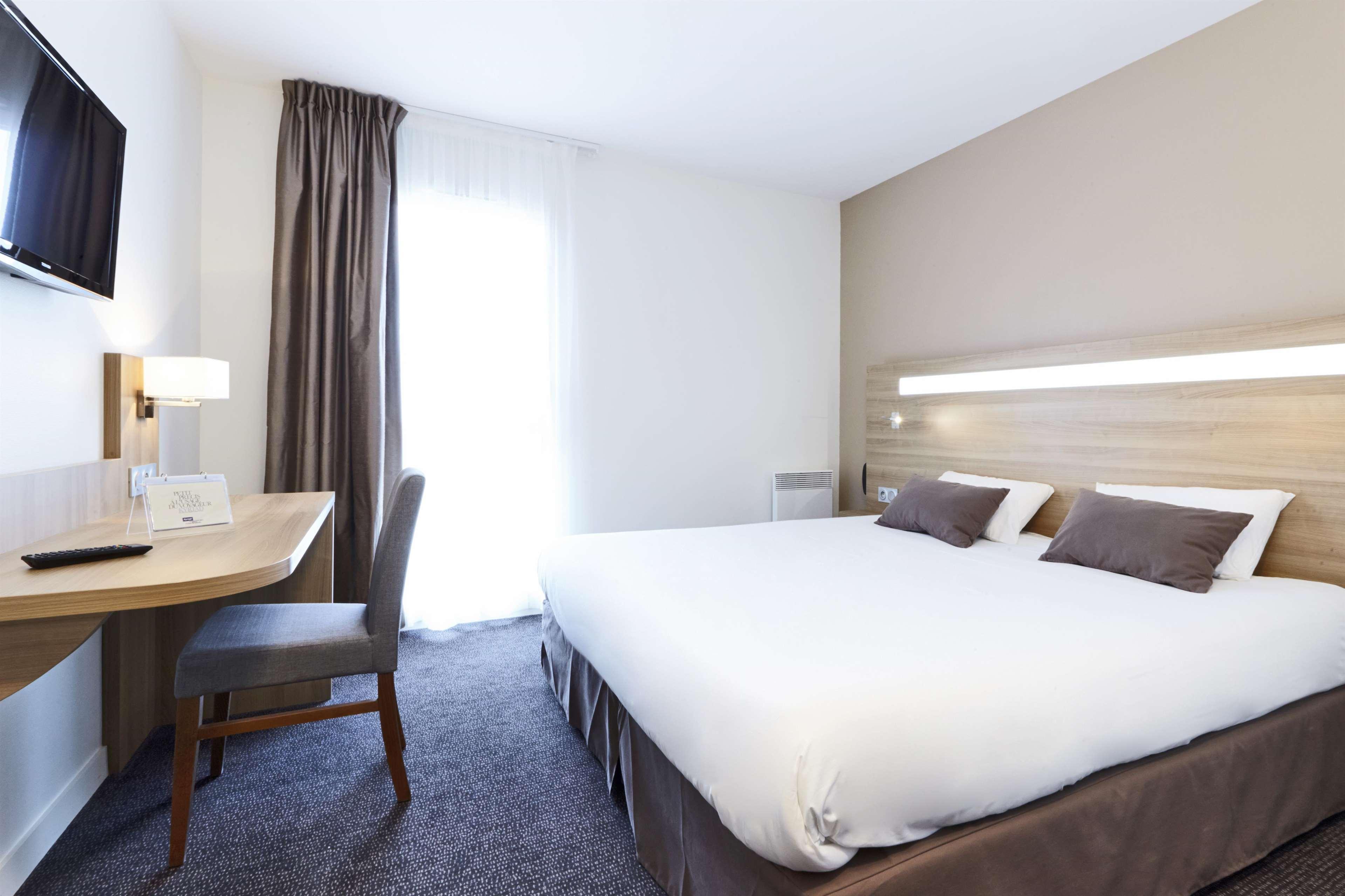 Kyriad Hotel Laval Лавал Екстериор снимка