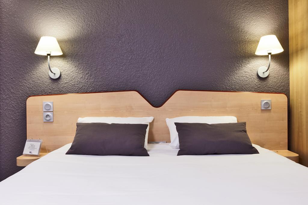 Kyriad Hotel Laval Лавал Екстериор снимка