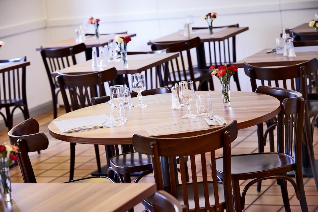 Kyriad Hotel Laval Лавал Екстериор снимка