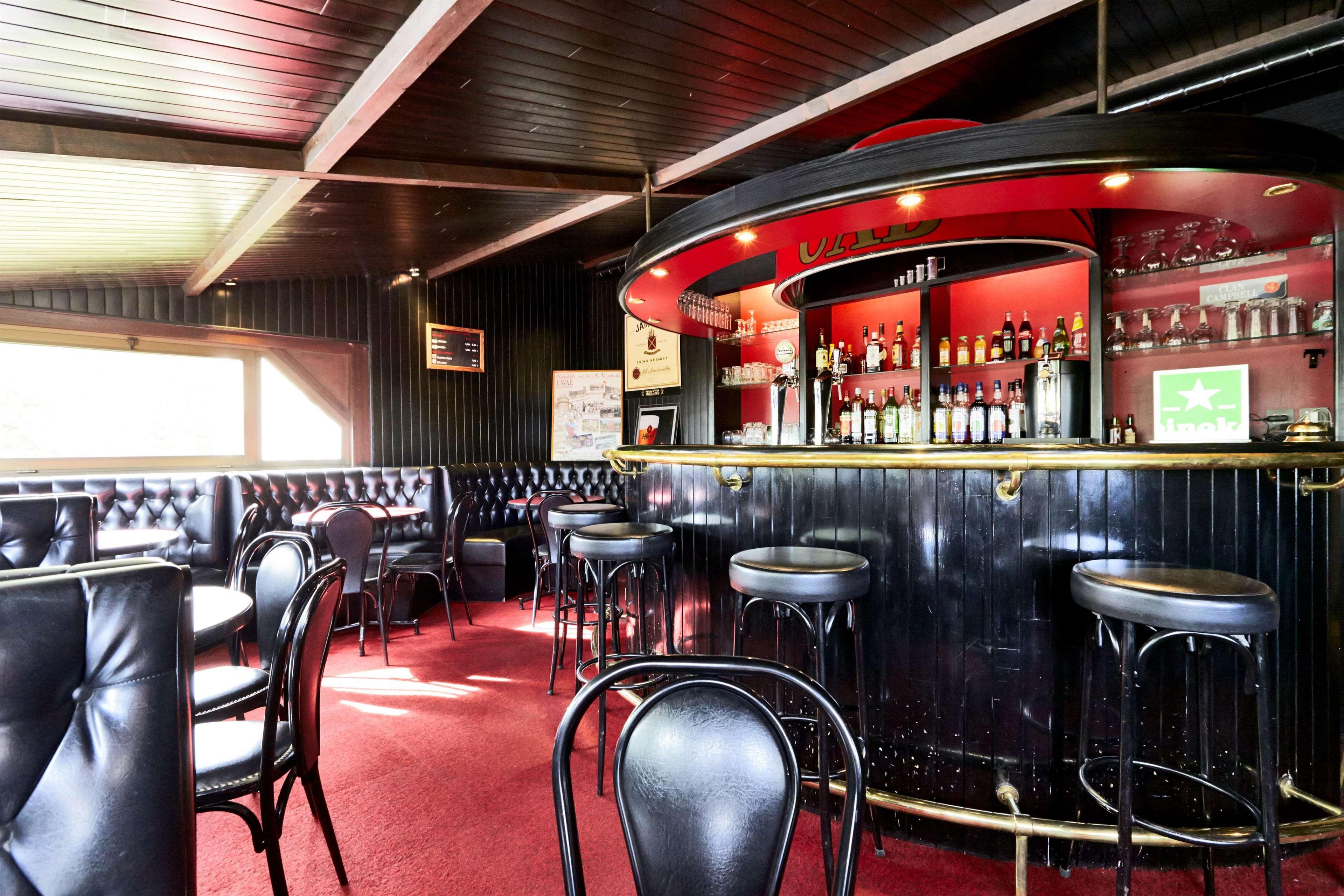 Kyriad Hotel Laval Лавал Екстериор снимка