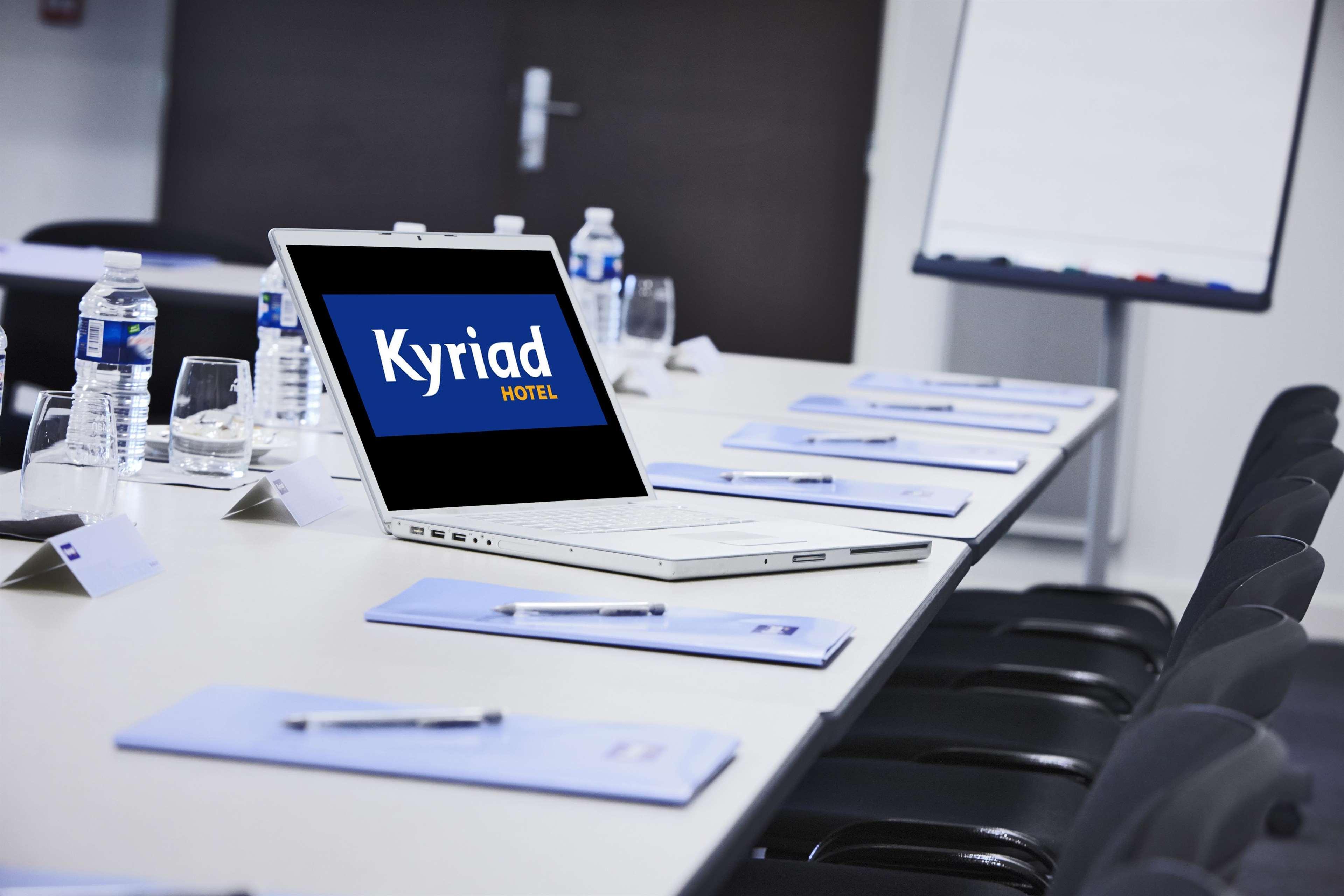 Kyriad Hotel Laval Лавал Екстериор снимка