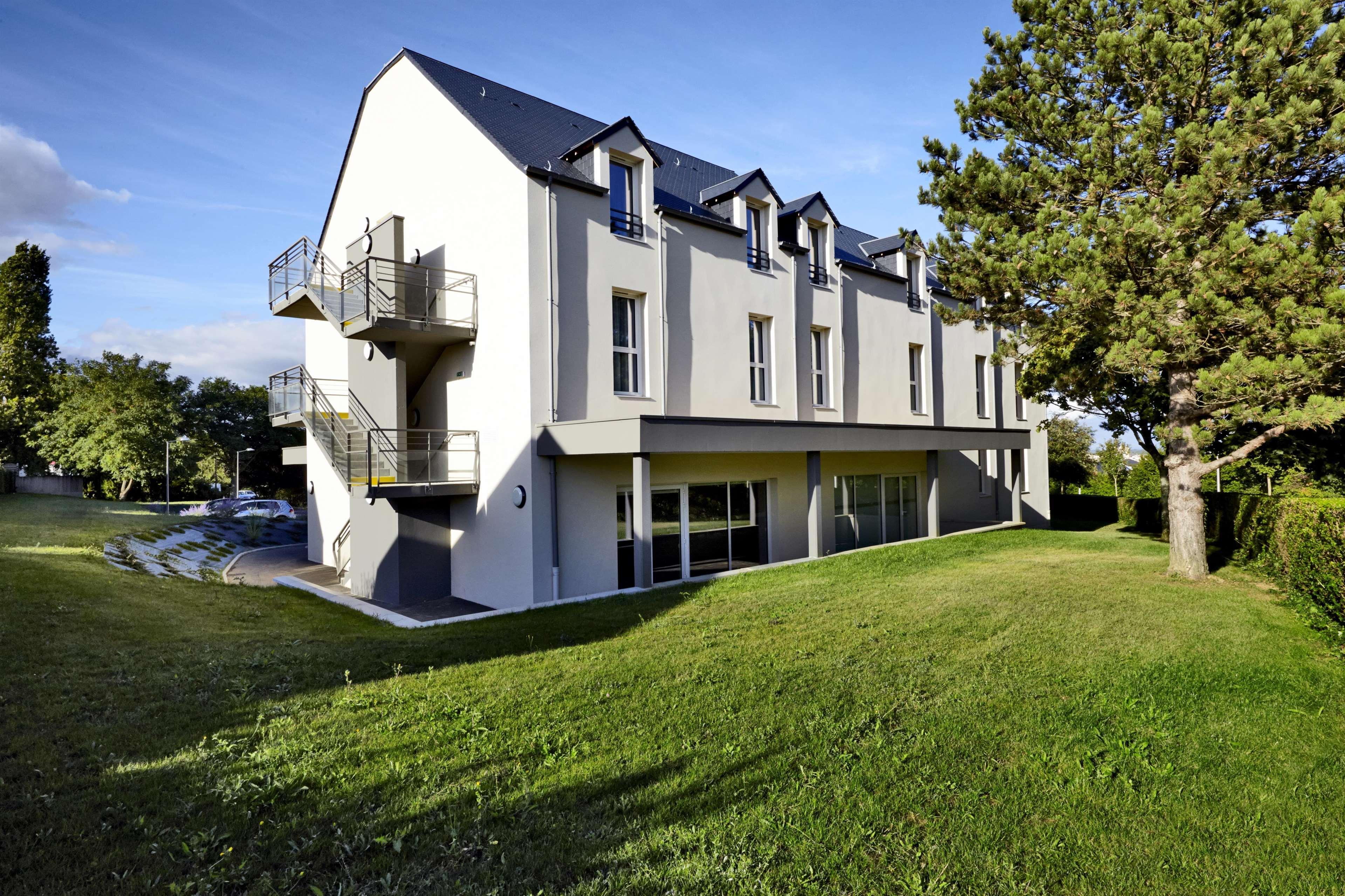 Kyriad Hotel Laval Лавал Екстериор снимка
