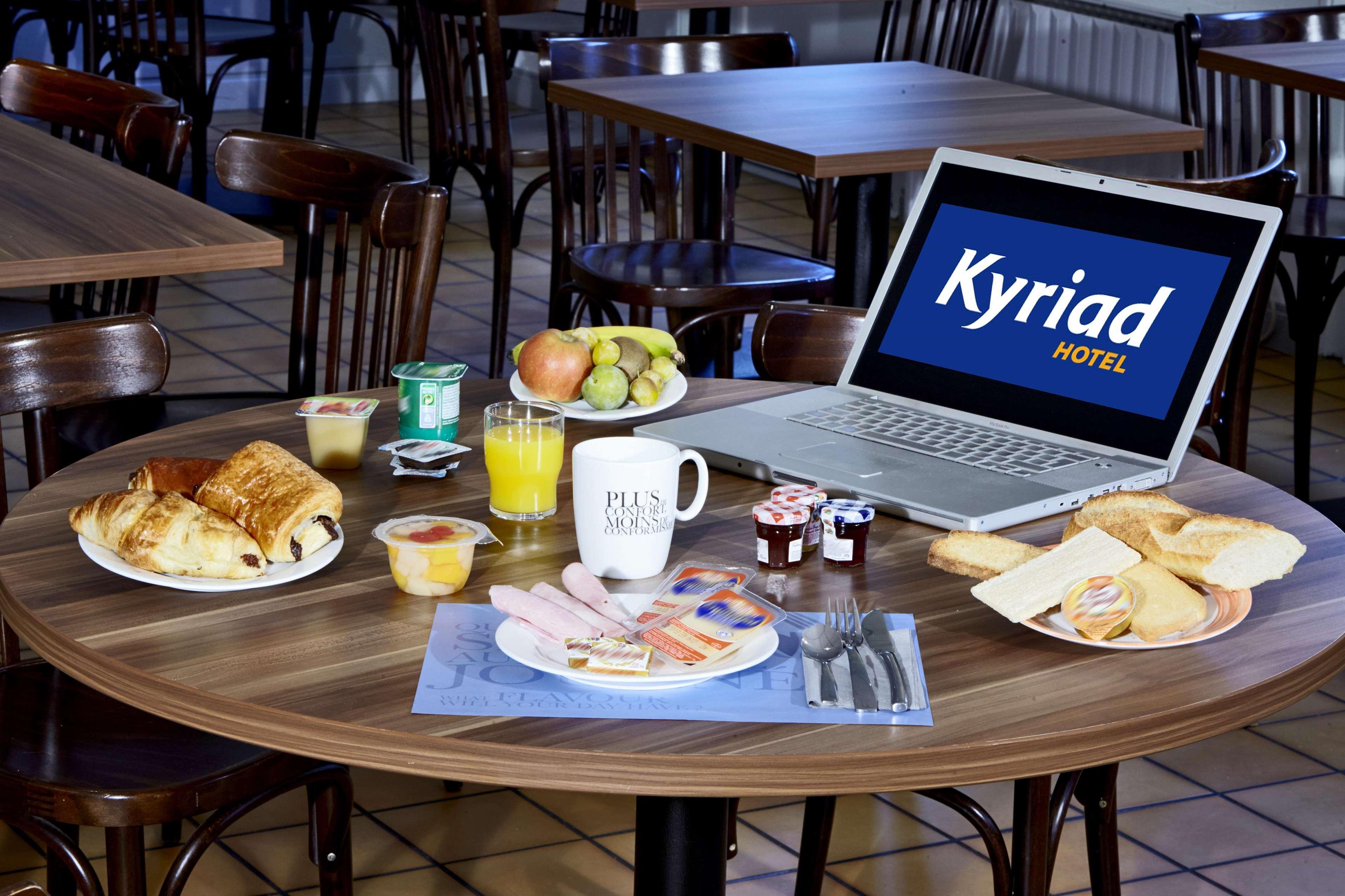 Kyriad Hotel Laval Лавал Екстериор снимка