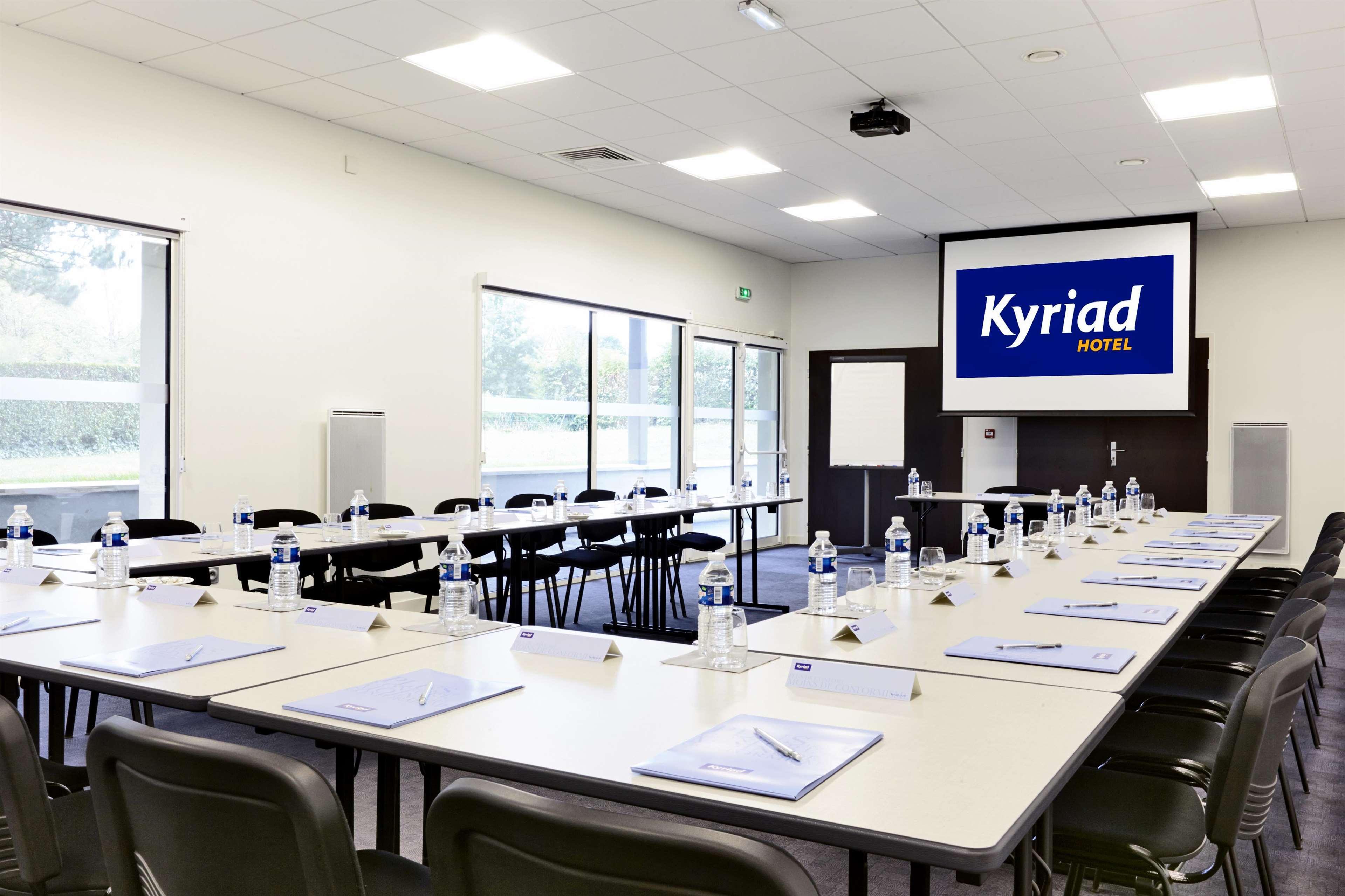 Kyriad Hotel Laval Лавал Екстериор снимка