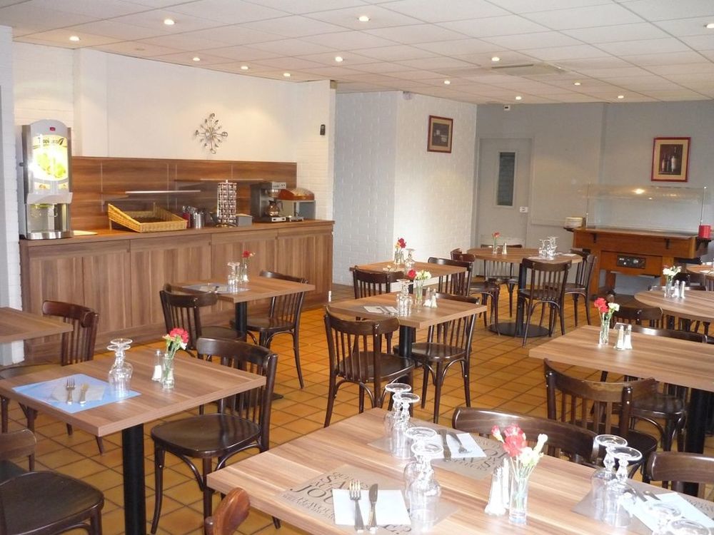 Kyriad Hotel Laval Лавал Ресторант снимка